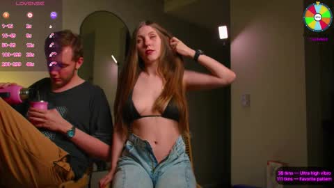 Snapshot of vundersex chatting on 11-12-25, 05:57 Eva and Franklin online show from 11-12-25, 05:57