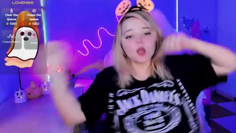   online show from 10-19-25, 04:24