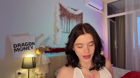 Mia online show from 12-21-24, 11:01