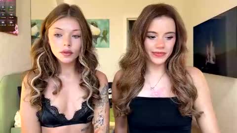 Mia online show from 10-19-25, 12:06