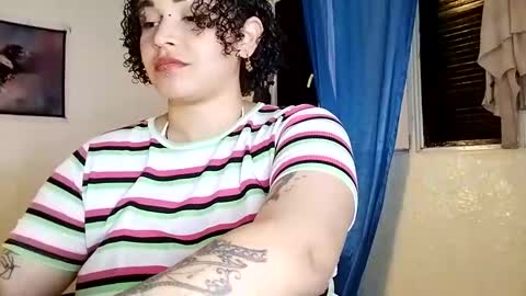 Snapshot of wallace_juli chatting on 10-28-25, 04:42 Juli online show from 10-28-25, 04:42