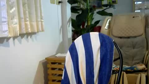 Snapshot of walleja chatting on 09-27-25, 12:43 walleja online show from 09-27-25, 12:43