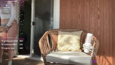 Snapshot of wanderlustjade chatting on 01-03-25, 05:53 Jade Adonis online show from 01-03-25, 05:53