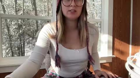 Snapshot of wanderlustjade chatting on 01-11-25, 03:42 Jade Adonis online show from 01-11-25, 03:42