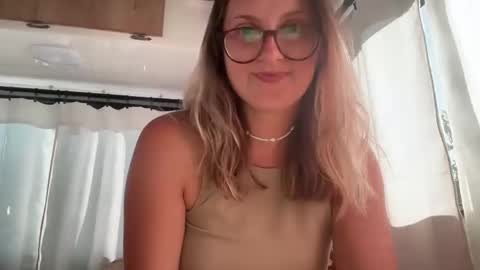 Snapshot of wanderlustjade chatting on 02-10-25, 08:42 Jade Adonis online show from 02-10-25, 08:42