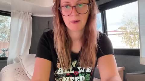 Snapshot of wanderlustjade chatting on 10-08-25, 03:31 Jade Adonis online show from 10-08-25, 03:31