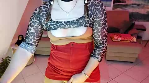 Snapshot of wannafeelitall chatting on 01-06-25, 01:42 Emilia inst  online show from 01-06-25, 01:42