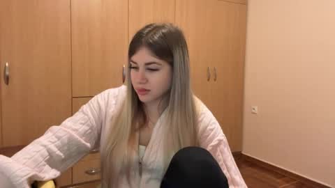 Snapshot of wansiering chatting on 03-28-26, 04:28 Elena online show from 03-28-26, 04:28