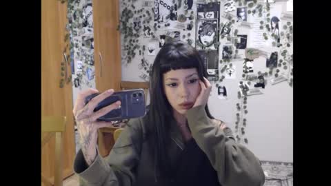 Mina online show from 10-20-25, 07:03