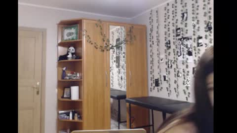 Mina online show from 11-19-25, 09:48