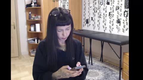 Mina online show from 11-22-25, 09:36