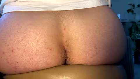 Snapshot of wboybutt chatting on 10-19-25, 08:42 wboybutt online show from 10-19-25, 08:42