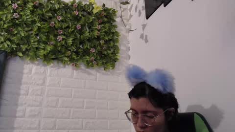 Trixie 3 online show from 03-12-25, 01:30
