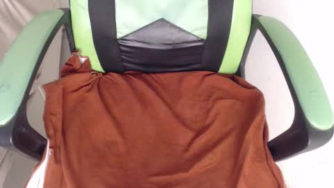 Trixie 3 online show from 10-16-25, 02:29