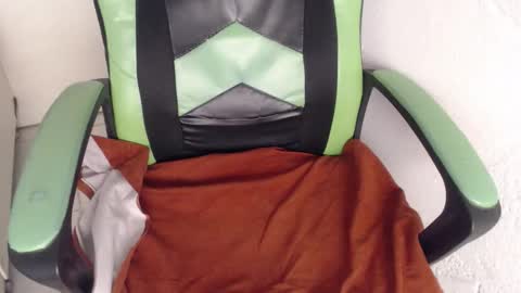 Trixie 3 online show from 10-17-25, 02:19