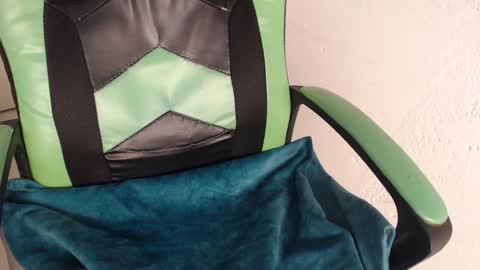 Trixie 3 online show from 11-14-25, 01:54