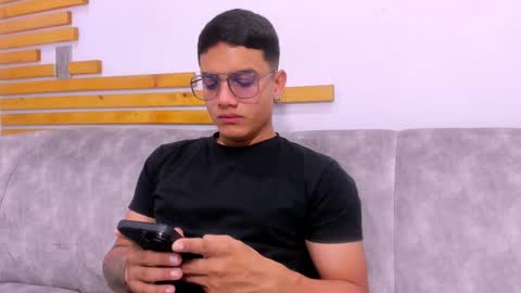 Jhonny Dick  his neighbors. online show from 10-03-25, 07:22