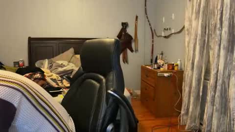 Snapshot of webslingxxxx chatting on 12-18-25, 12:06 webslingxxxx online show from 12-18-25, 12:06