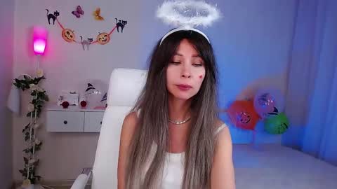 Wendi Foster online show from 10-29-25, 02:41