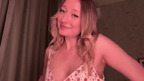 Snapshot of wendy_amber chatting on 10-01-25, 05:19 Daisy online show from 10-01-25, 05:19