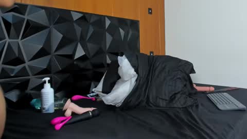 Wendy Marshall  online show from 01-05-25, 01:35