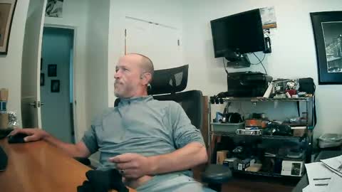 Snapshot of weseeyouwatching chatting on 09-25-25, 07:06 weseeyouwatching online show from 09-25-25, 07:06