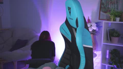 little girl who is always rightLisa online show from 12-15-24, 02:19