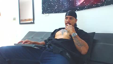 Wesley Rogger online show from 11-16-25, 04:56