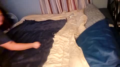 Snapshot of westend563 chatting on 09-25-25, 03:10 westend563 online show from 09-25-25, 03:10