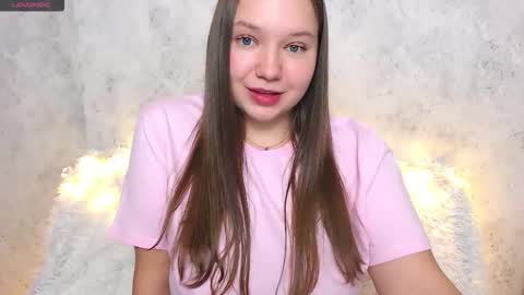 Snapshot of wet__molly chatting on 10-29-25, 07:04 molly online show from 10-29-25, 07:04