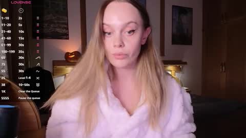 Lana online show from 10-20-25, 07:25
