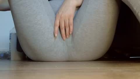 wet_pants2022 online show from 12-01-25, 03:06