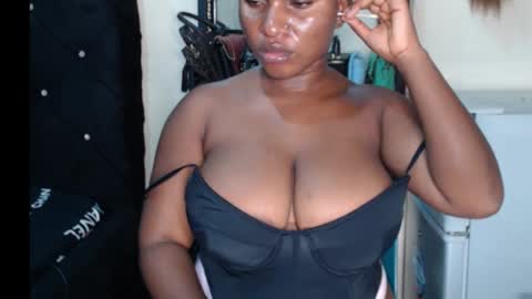 Snapshot of wet_xxpussy55 chatting on 11-14-25, 03:05 Sonia online show from 11-14-25, 03:05