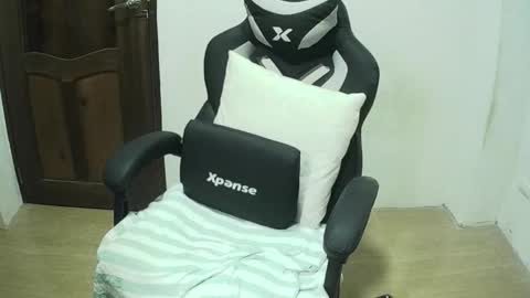 Snapshot of wetlynpussy4u chatting on 11-11-25, 03:45 Lyns online show from 11-11-25, 03:45