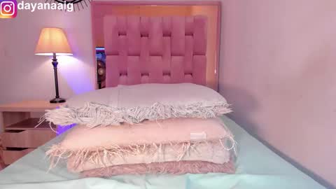 Sara  online show from 10-21-25, 01:23