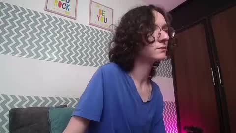 white_king4 online show from 10-06-25, 02:47