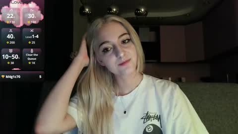 Lina online show from 09-17-25, 10:44