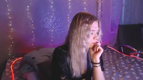 Melania and Mikey online show from 03-01-26, 01:13