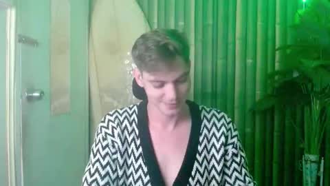 Snapshot of whiteboyinasia chatting on 11-19-25, 11:54 Christian online show from 11-19-25, 11:54