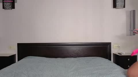 Snapshot of whiteflower_x0 chatting on 09-18-25, 09:44 ASK ME online show from 09-18-25, 09:44