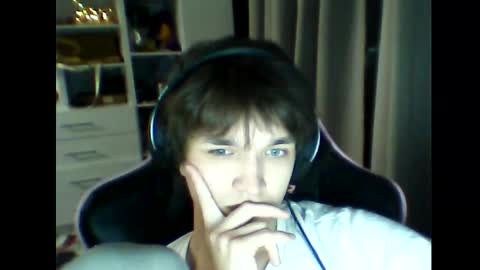 whitekingg online show from 12-16-25, 06:24