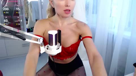 WhiteLaBunny online show from 10-24-25, 09:38