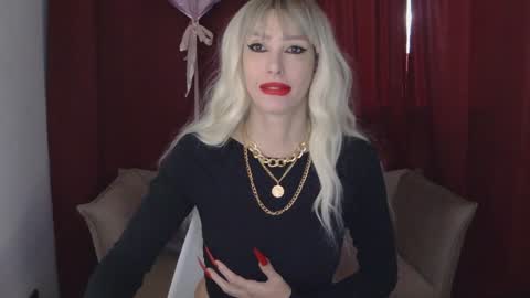 Snapshot of whitequeen888 chatting on 02-03-25, 10:58 White Queen online show from 02-03-25, 10:58