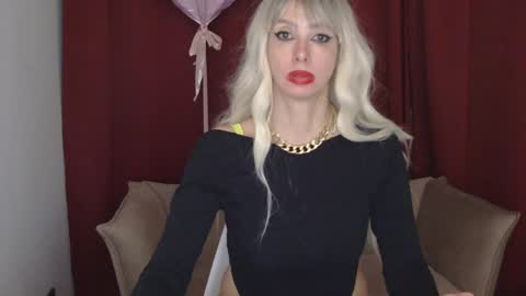 Snapshot of whitequeen888 chatting on 02-03-25, 08:35 White Queen online show from 02-03-25, 08:35