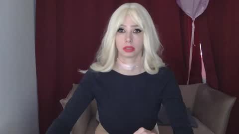 Snapshot of whitequeen888 chatting on 03-04-25, 11:51 White Queen online show from 03-04-25, 11:51