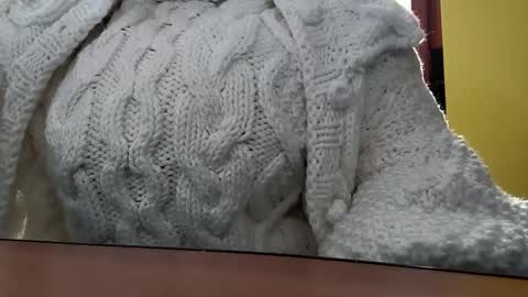 whitesweater online show from 10-20-25, 06:03