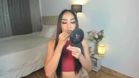 Snapshot of whitneytop69 chatting on 11-08-25, 07:12 Arra Brown online show from 11-08-25, 07:12