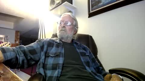 whofcares2 online show from 11-18-25, 07:40