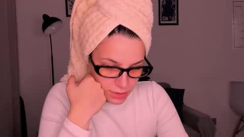 whoislulu online show from 10-21-25, 06:52