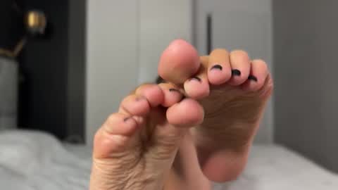 Snapshot of why_____not chatting on 10-09-25, 04:27 Alice online show from 10-09-25, 04:27